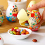 Furuta Colorful Egg Crayon Shin-Chan Choco Snack - Snack-beholder formet som et farverigt æg med chokolader indeni og den skægge Crayon Shin-Chan på indpakningen :D