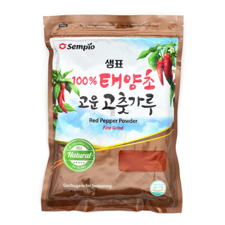STOP MADSPILD (BEDST FØR 23/10/26) - Sempio Gochugaru - Koreansk Ekstra Fint Chili Pulver 500g - Fint gochugaru chilipulver af koreanske røde chilipebre, der hovedsageligt bruges til at lave gochujang og jjigae, men også til at krydre mange andre retter.