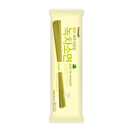 Sempio Green Tea Vermicelli 300g - Koreanske hvedenudler med grøn te fra øen Jeju - også kendt som Nokcha nudler. Tørrede nudler med stor smag og lækker aroma.