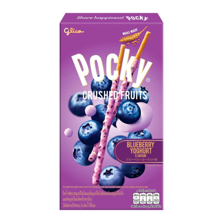 Pocky Multigrain Blueberry Yoghurt 38g - Pocky Multigrain Blueberry Yoghurt er sprøde kiksestænger med fuldkornshvede og havre overtrukket med yoghurt og tørrede, knuste blåbærstykker.