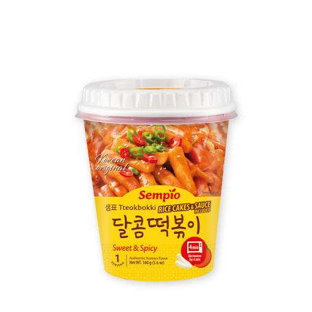 Sempio Tteokbokki Instant Riskager - Sweet & Spicy - Lækre, chewy koreanske riskager, Tteokbokki, med en stærk-sød chilisauce, der kan tilberedes direkte i koppen på få minutter - en perfekt street food snack :D