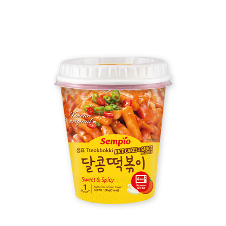 TILBUD - Sempio Tteokbokki Instant Riskager - Sweet & Spicy - Lækre, chewy koreanske riskager, Tteokbokki, med en stærk-sød chilisauce, der kan tilberedes direkte i koppen på få minutter - en perfekt street food snack :D