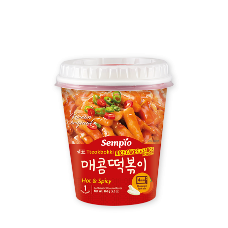 Sempio Tteokbokki Instant Riskager - Hot & Spicy - Lækre, chewy koreanske riskager, Tteokbokki, med en stærk chilisauce, der kan tilberedes direkte i koppen på få minutter - en perfekt street food snack :D