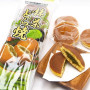 Hiyoshi Shiro An Matcha Dorayaki 5 stk. - En autentisk japansk kage med fyld af søde hvide bønner, matcha og honning mellem to bagte pandekager. De er fluffy og smager dejligt sødt. Pakke med 5 stk.