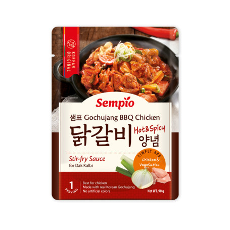 Sempio Korean Gochujang BBQ Chicken Sauce 90g - Fantastisk all-round barbecue-stirfry sauce fra Sempio, der både er din perfekte følgesvend til en sommer grill-aften eller til den koreanske ret Dak Galbi!