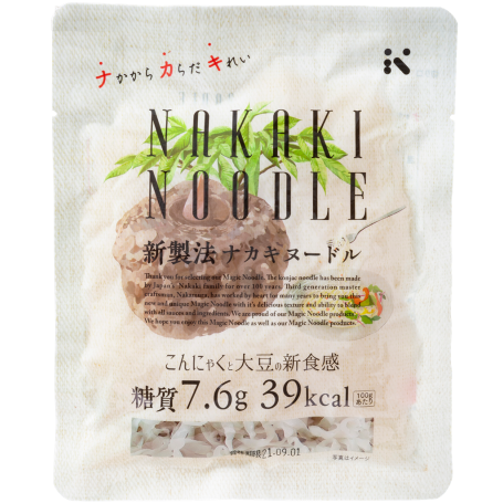 Nakaki Magic Konjac Noodle 180g - Kaloriefattige shirataki nudler fremstillet på konjakrod og sojabønner. Det er smart i den forstand, at de fås vauumpakket og faktisk ligner risnudler - magic!