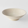 Japansk Keramik Ramen Skål 25cm Alabaster - Håndlavet keramik fra Japan af udsøgt kvalitet. Skøn alabaster-farvet skål med riller frembragt af lokalt værksted i Gifu med en lang håndværkstradition.