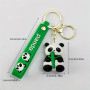 Panda Nøglering Banner Grøn/Sort 5cm - Bedårende bambusspisende pandafigur som nøglering! Der medfølger desuden også et grønt eller sort banner med søde pandaansigter ☆ﾐ ʕ •ᴥ• ʔ