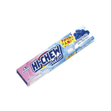 Hi-Chew Fantasy Blue Raspberry 55g - Hi-Chew tyggekarameller med en hvid, chewy midte og et magisk blåt hindbærlag udenpå. Et sjov remix af en japansk slikklassiker!