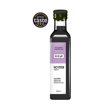 Sozyë NOYSTER Sauce 250ml - Økologisk Glutenfri og Sojafri Sauce - NOYSTER Sauce er et økologisk gluten- og sojafrit alternativ til 'østerssauce' - helt uden fisken! Umami-smagen kommer i stedet fra tang og fermenteret kokos :)