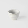Japansk Keramik Sake Kop 20ml Shiro Ochoko - Keramik fra Japan af udsøgt kvalitet. Traditionel sake kop med hvide hvirvler i en ochoko størrelse særligt egnet til gæsteservering. 