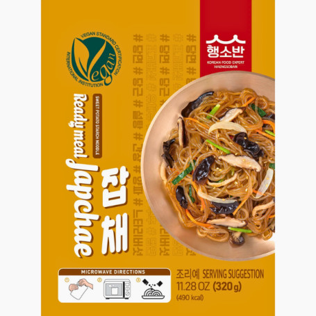 Haengsoban Japchae Ready Meal Kit - Alt du skal bruge til din Japchae! Stegte glasnudler tilberedt i en smagfuld sauce med svampe, løg og grøntsager - en ægte koreansk specialitet.