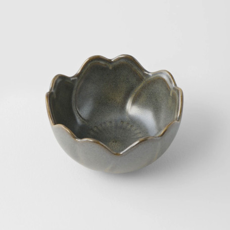 Japansk Keramik Tsukemono Skål 8cm Sakura - Håndlavet keramik fra Japan af udsøgt kvalitet. Lille serveringsskål til tsukemono, mentsuyu eller dressing frembragt af lokalt værksted i Gifu.