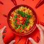 KASSETILBUD (BEDST FØR 12/06/25) - Nongshim Shin Red SUPER SPICY Instant Nudler - Oplev alletiders instant nudler, der, ifølge sloganet, kan få selve livet til at græde. Shin Ramyun er Koreas stolthed - og Shin Red er super spicy!