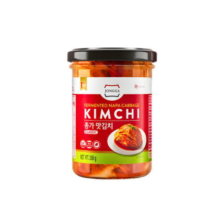 Jongga Fermented Napa Kimchi Classic 350g - Prøv Jongga's traditionelle, koreanske opskrift - nu lavet på europæiske grøntsager. Oplevelsen er både sprød, spicy og syrlig, som rigtig kimchi bør være det!