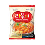 STOP MADSPILD (BEDST FØR 27/10/25) - KASSETILBUD (16 stk.) - Paldo Hot & Spicy Rabokki Instant Ramen Nudler - Suppen, der typisk serveres med de koreanske tteokbokki riskager, møder ramen nudler i stedet! Rig og mættende ramyeon til alle, der elsker koreansk mad :)