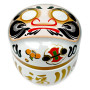 100% ren japansk premium matcha te pulver i Daruma metaldåse 30g - 100% ren japansk premium matcha te pulver. Fyldig og sund. Også perfekt til en latte og bagværk. Leveres frisk i en unik og charmerende Daruma metaldåse.