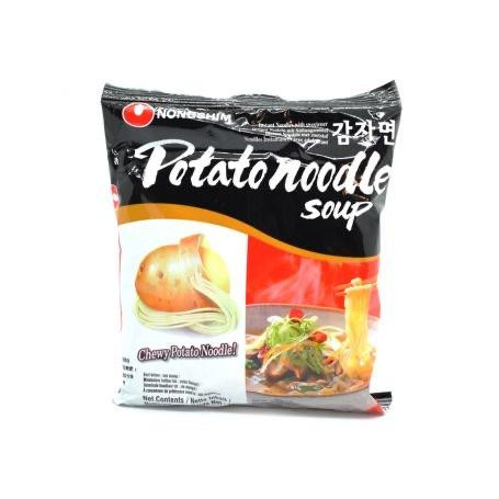 Nongshim Potato Ramyun Instant Nudler med Kartoffel - Prøv de lækreste chewy instant nudler fra Nongshim baseret på kartoffel serveret med en skøn grøntsagssuppe på spinat, hvidløg, sort peber, kål og pak-choi.