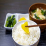 Takuan Hel 350g - Takuan er syltede kinaradiser, som bruges vidt i det japanske køkken. Fås her i en hel version, der kan udskæres, som man ønsker f.eks. til sushi.