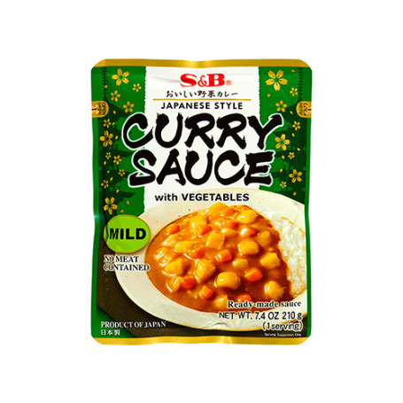 S&B Japanese Style Instant Curry Sauce Mild 210g - Tilberedt japansk karrysauce med grøntsager og mild styrke - lige til at varme og hælde over dine ris for et hurtigt måltid! Serverer 1 person.