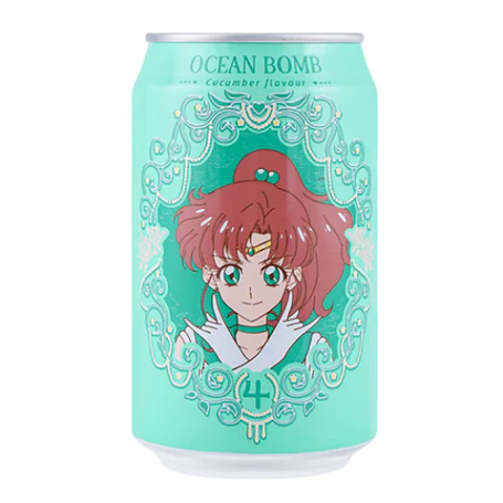 Ocean Bomb Sailor Moon Jupiter Cucumber Soda 330ml - Ocean Bomb præsenterer karaktererne fra den verdenskendte anime-serie Sailor Moon som hver deres smag af sodavand - Jupiter fås her med agurkesmag!