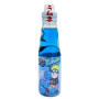 Ramune Naruto Special Edition - Naruto Blåbær Sodavand 200ml - Japansk sodavand med den klassiske glaskugle, som her fås i en variant med blåbær og Naruto Uzumaki! Den skøre ramen-elsker fra den evigpopulære Naruto-serie :D