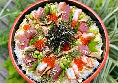 Chirashi Sushi: Den Ultimative Sushi Bowl Opskrift